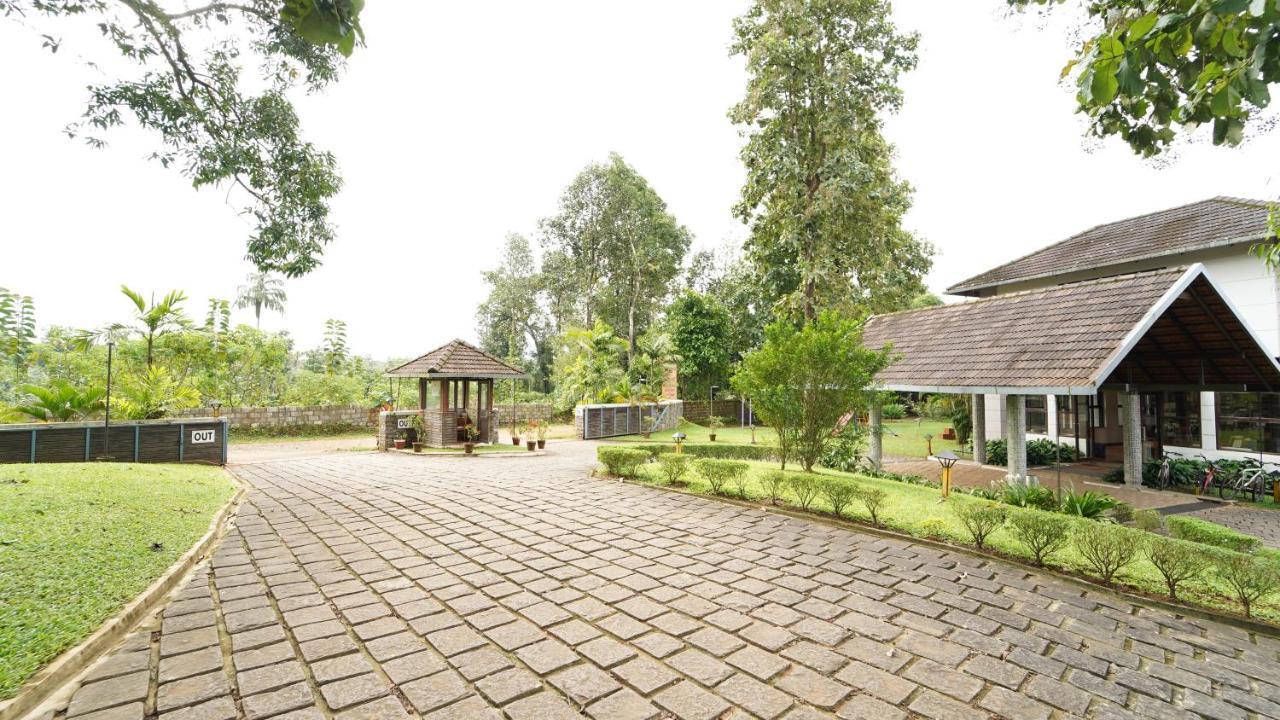 Отель Whispering Waters Malayattur Экстерьер фото