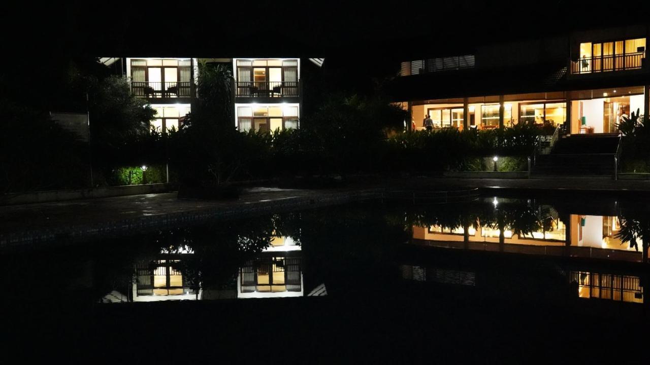 Отель Whispering Waters Malayattur Экстерьер фото
